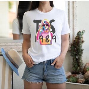 Taylor Swift 1989 White Colorful Design Graphic Crewneck Short Sleeve T-Shirt XL
